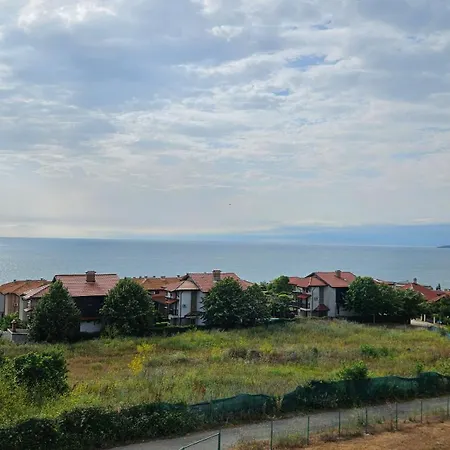 High In The Sky شقة *