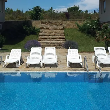 High In The Sky شقة *