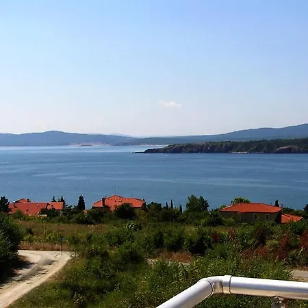 High In The Sky Apartment *