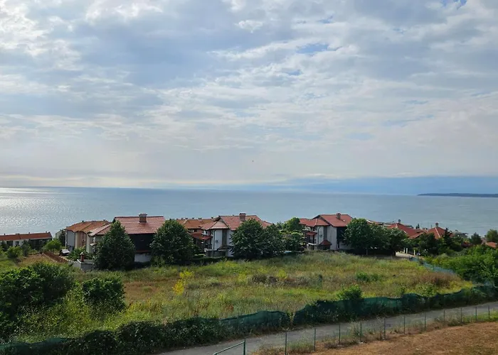 High In The Sky 公寓 *